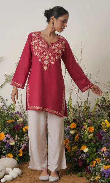 Elegant Embroidered Kurta Set with Straight Pants