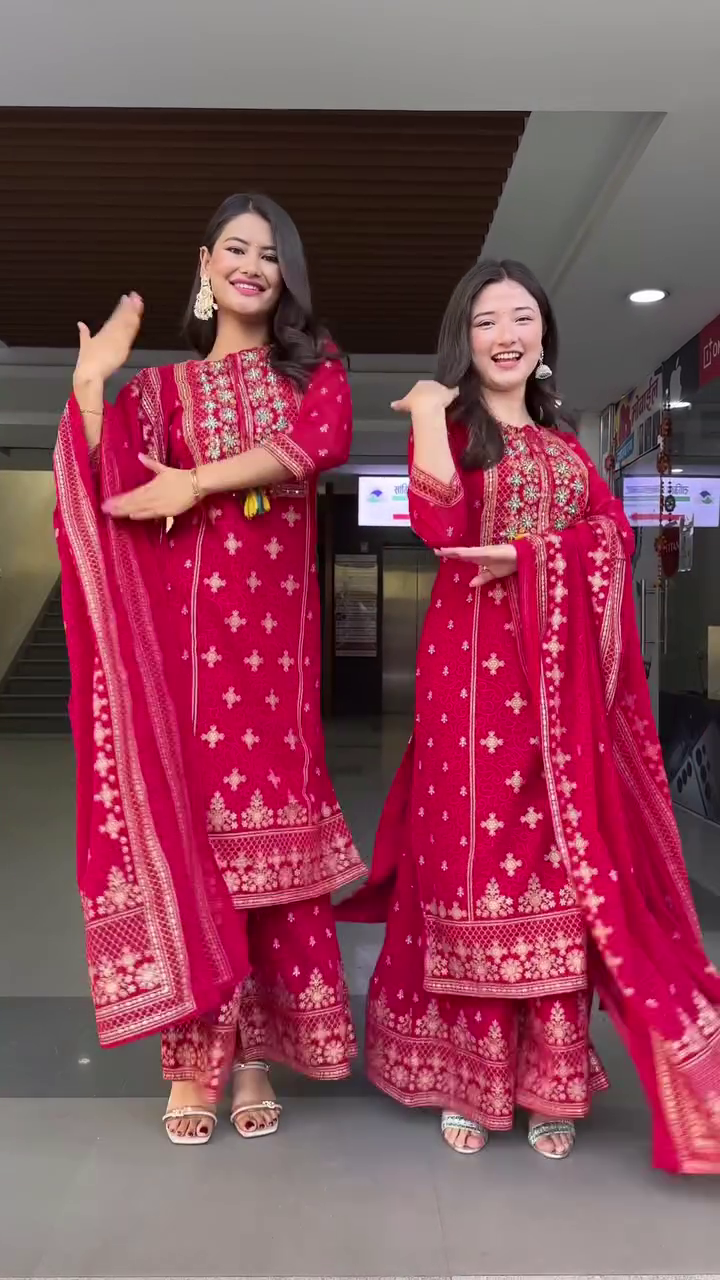 Women Silk Blend Kurta Pant Dupatta Set - Image 5