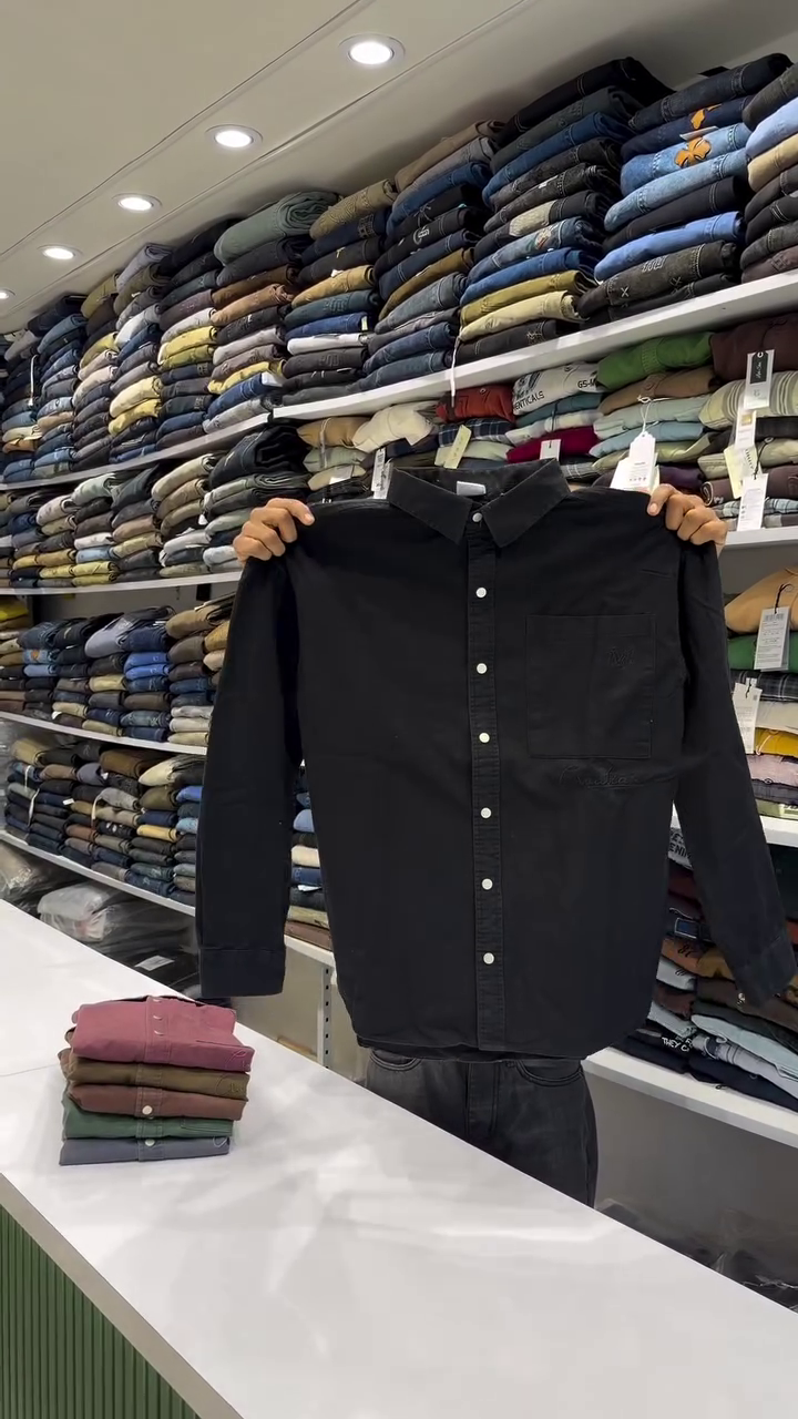 Men Slim Fit Solid Spread Collar Pure Cotton Casual Shirt - Image 3